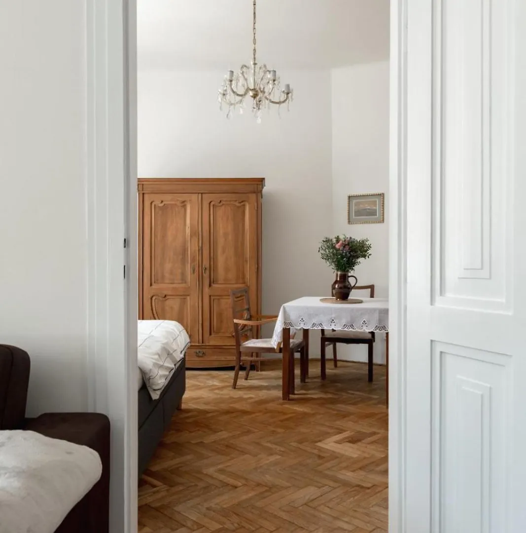Authentically Stylish Apartment With A Mystical View Golem Praha