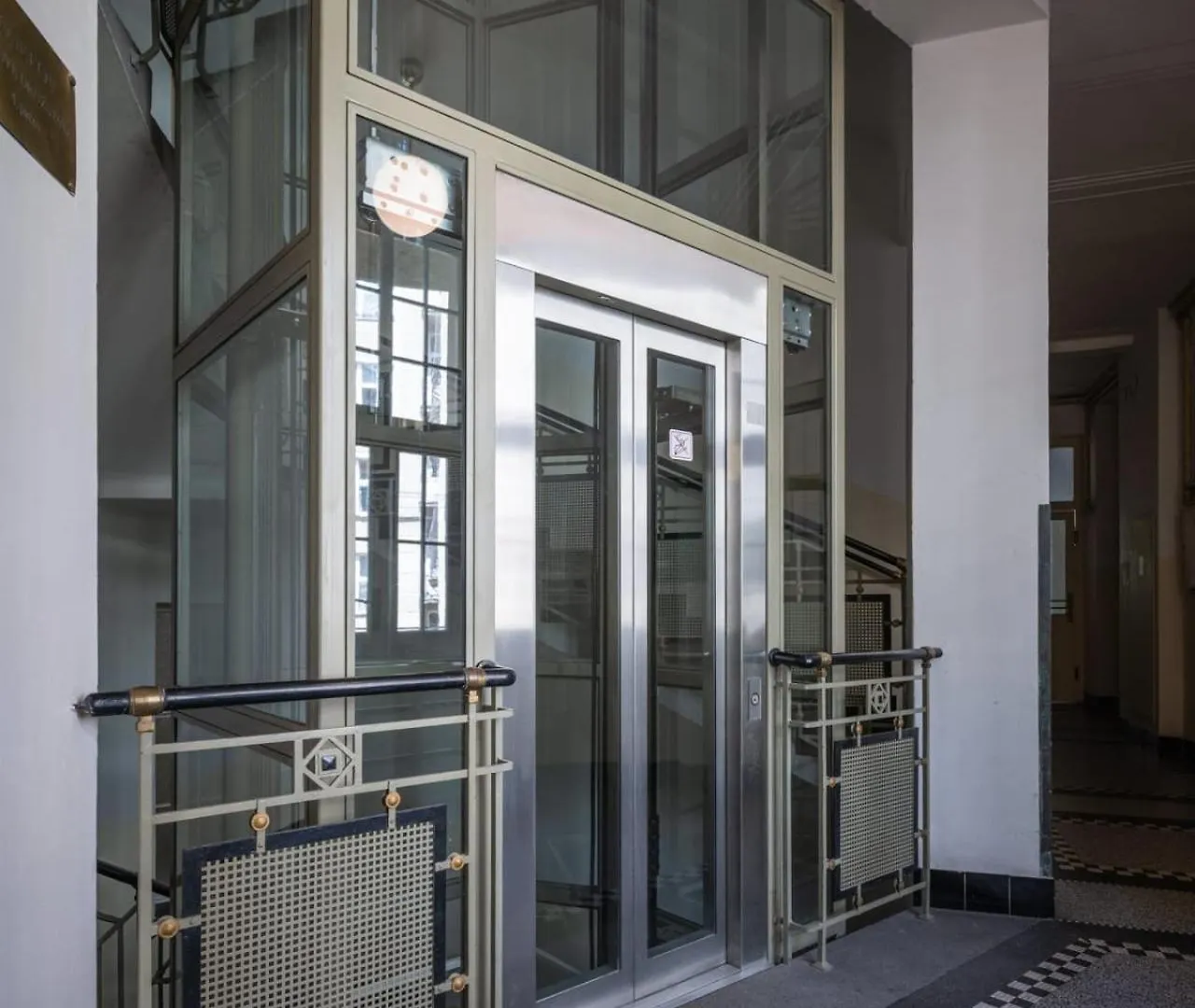 Authentically Stylish Apartment With A Mystical View Golem Praha