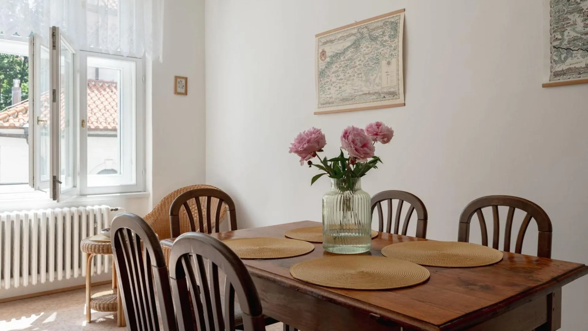 Authentically Stylish Apartment With A Mystical View Golem Praha Česká republika