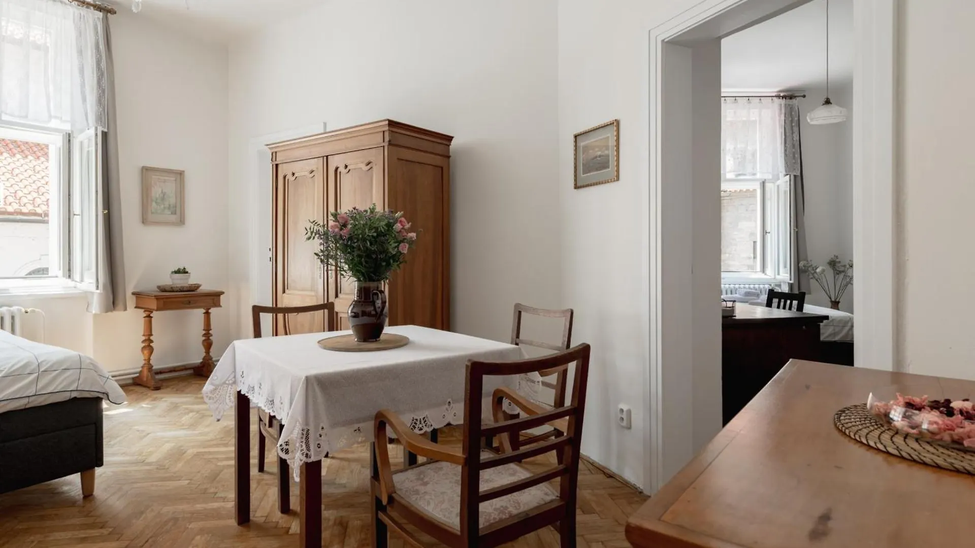 Authentically Stylish Apartment With A Mystical View Golem Praha
